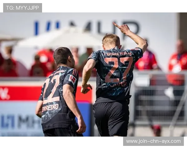 拜仁凯恩重心转移中抽射打成：足球场上的完美瞬间